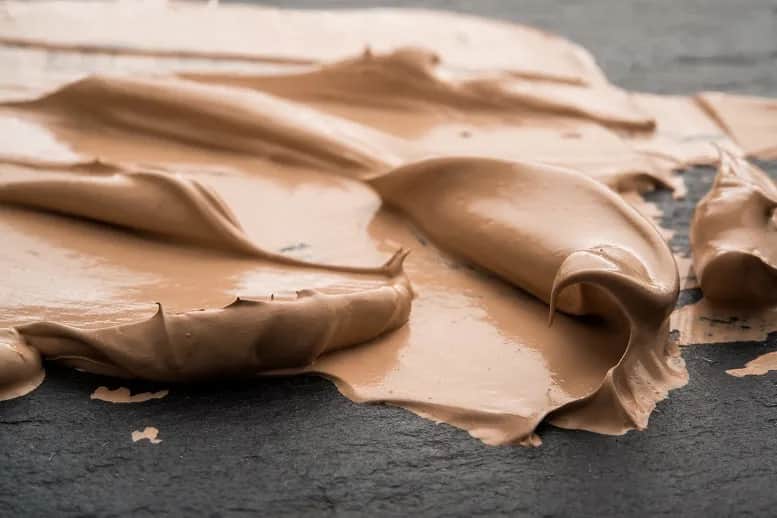 Jaki kolor podkładu do cery naczynkowej? Unikaj błędów w wyborze