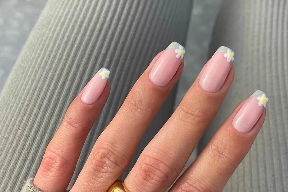 Jak malować paznokcie francuski manicure - proste kroki dla perfekcji