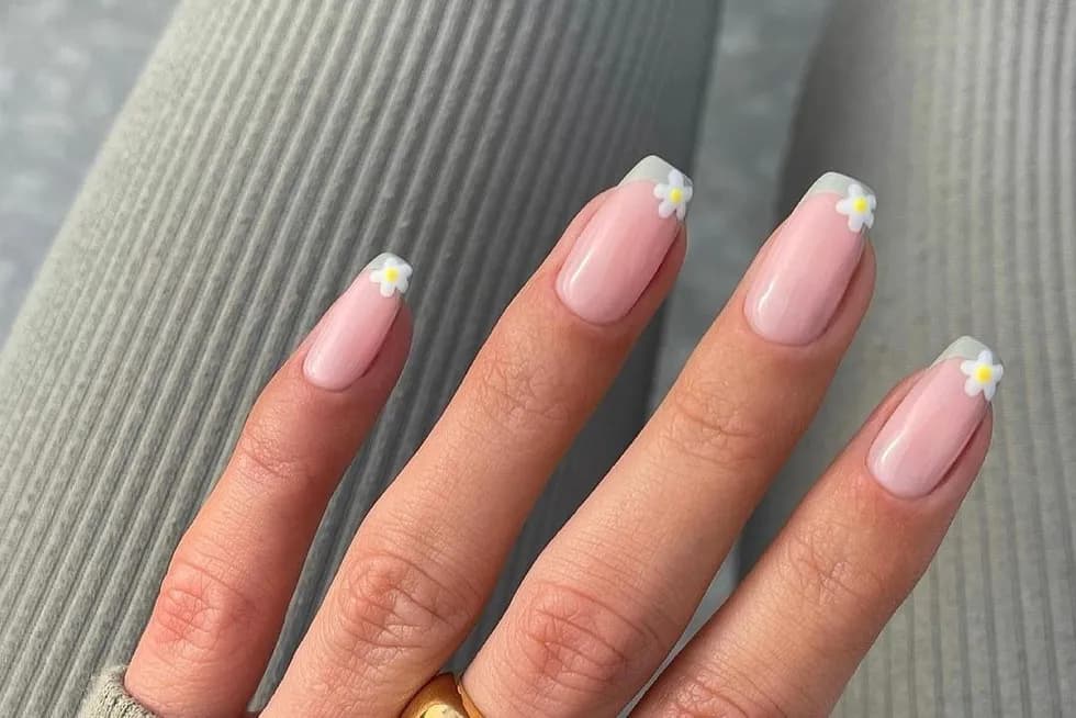 Jak malować paznokcie francuski manicure - proste kroki dla perfekcji