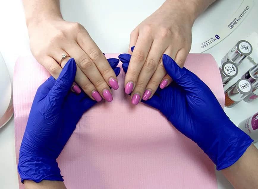 Jak zrobić manicure żelowy krok po kroku - uniknij najczęstszych błędów