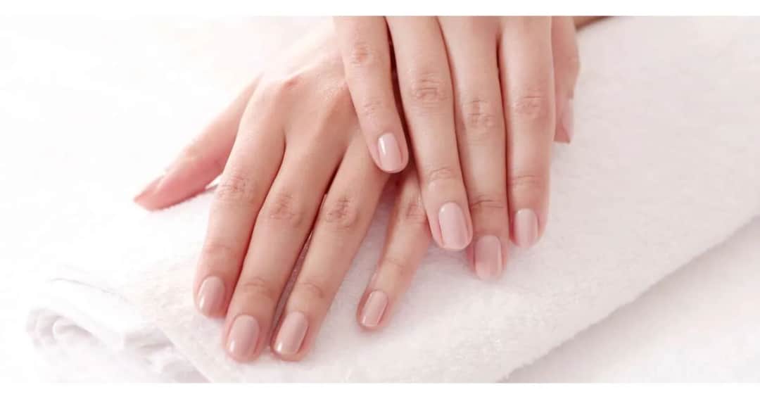 Jak usunąć manicure japoński bez acetonu - delikatne metody na pewno zadziałają
