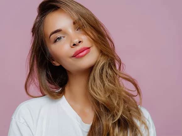 Różowa cera jaki kolor włosów - wybierz idealny odcień dla siebie