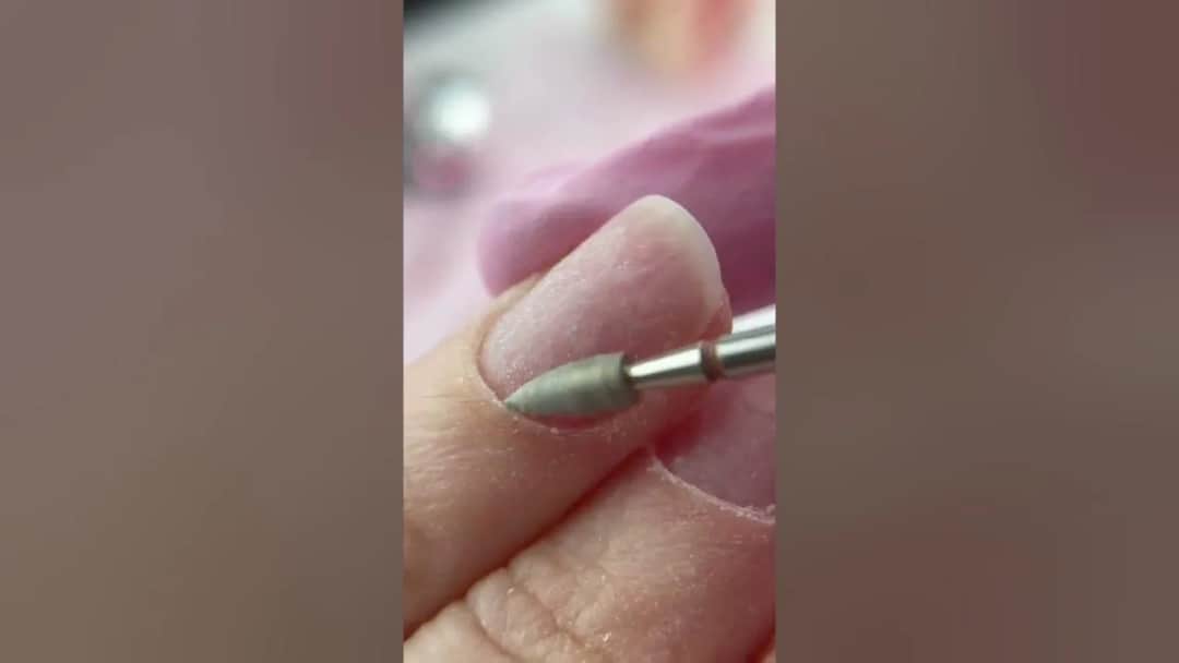 Jak zrobić manicure frezarką: uniknij najczęstszych błędów i zyskaj profesjonalny efekt
