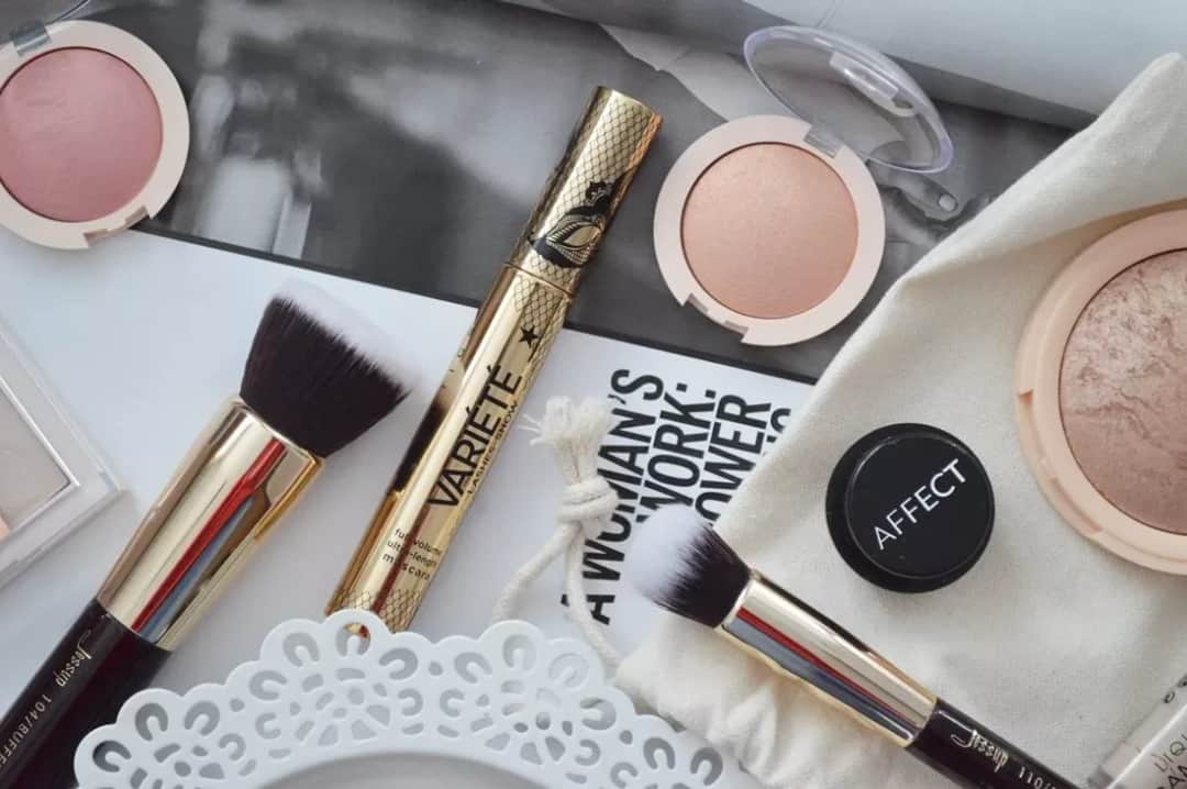Jakie są kosmetyki do makijażu? Odkryj ich rodzaje i zastosowania