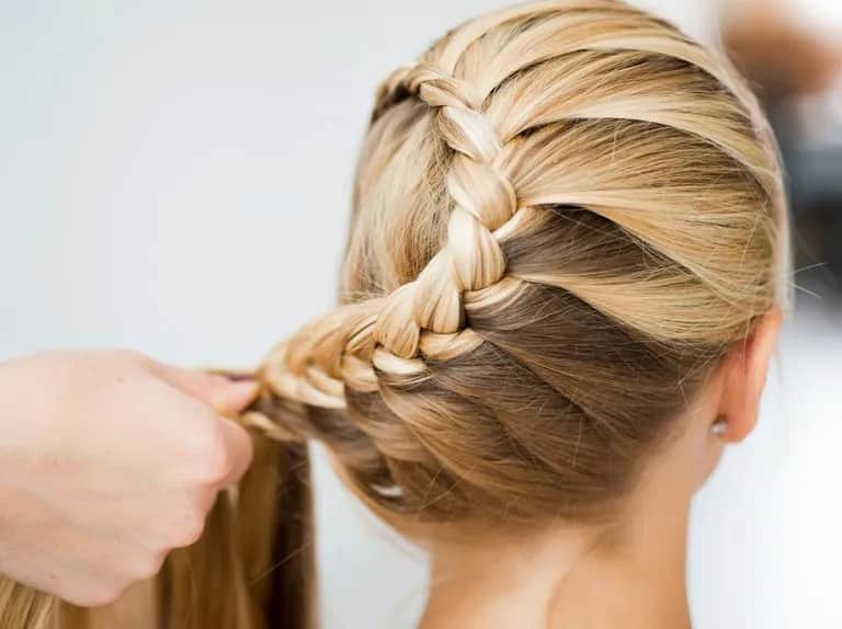 Fryzura z długich włosów na co dzień - proste i stylowe pomysły