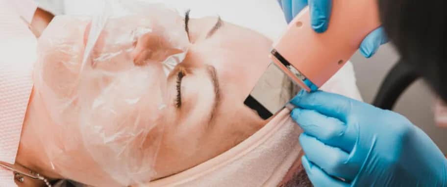 Co daje peeling kawitacyjny? Odkryj zaskakujące korzyści dla skóry